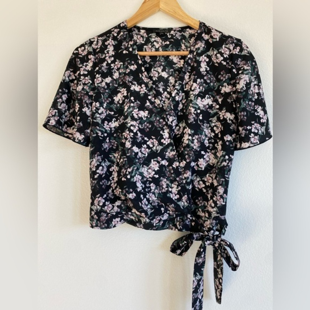 Dynamite womens crop black and white flower blouse with side tie